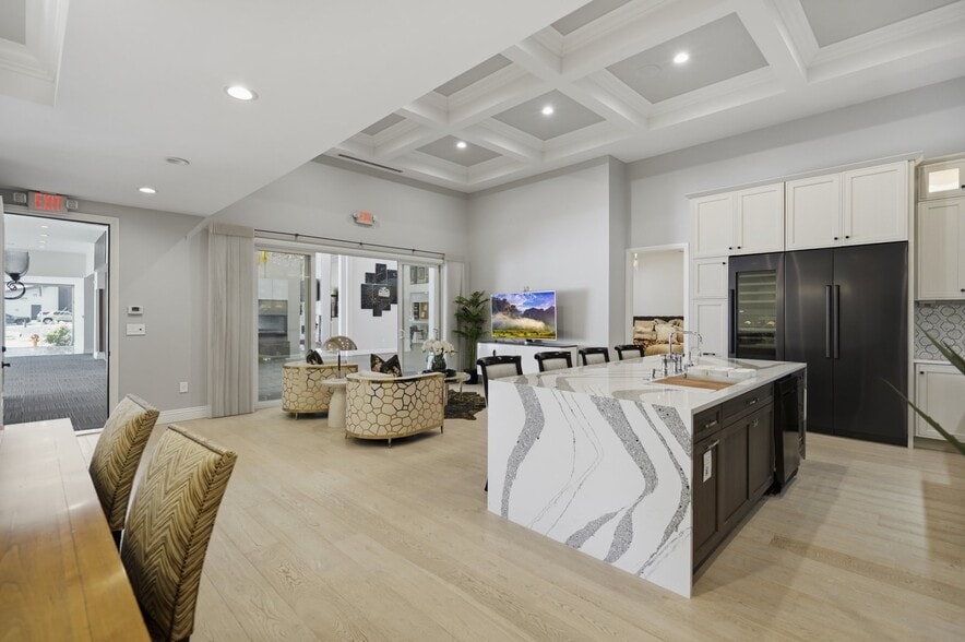 More Photos Of 565 N Tustin St, Orange Freestanding For Sale