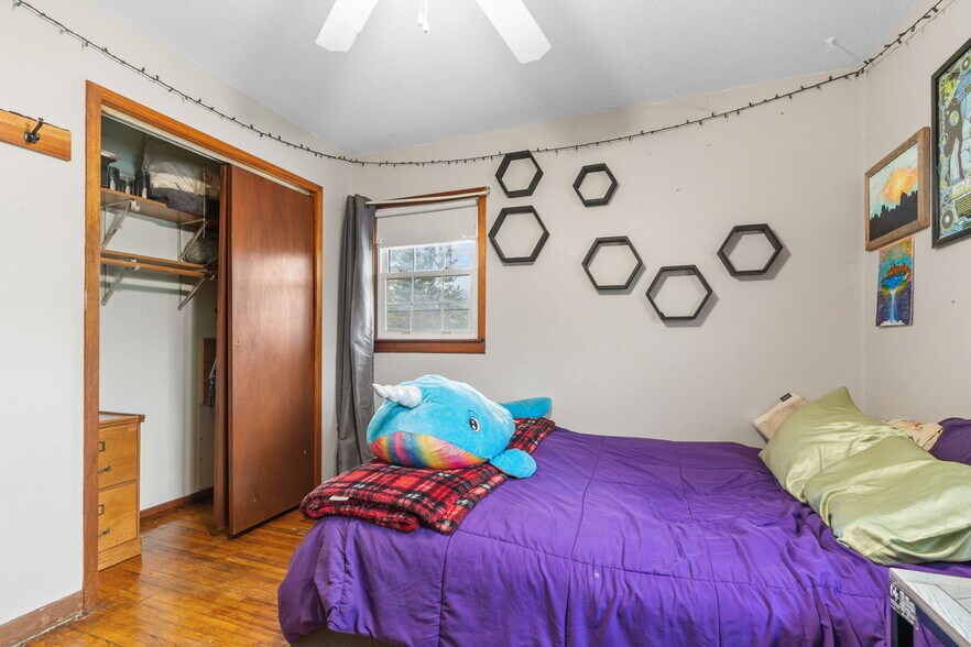 More Photos Of 38804 8th Ave, North Branch Office Residential For Sale