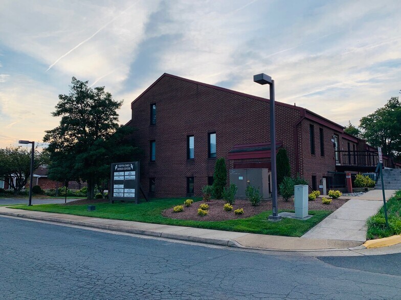 More Photos Of 2555-2575 Chain Bridge Rd, Vienna Medical For Lease