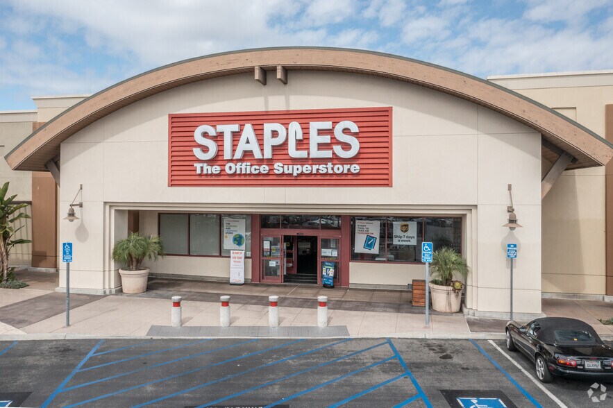 More Photos Of 7201 Yorktown Ave, Huntington Beach Unknown For Lease