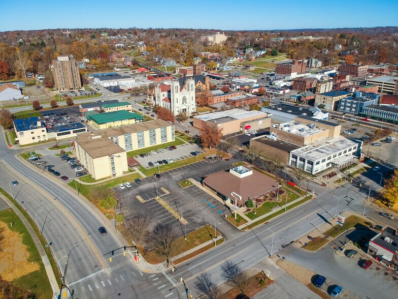 More Photos Of 100 W Washington St, New Castle Restaurant For Lease