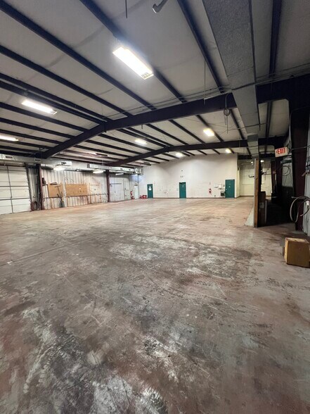 More Photos Of 240 Corporate Dr, Sibley Distribution For Sale