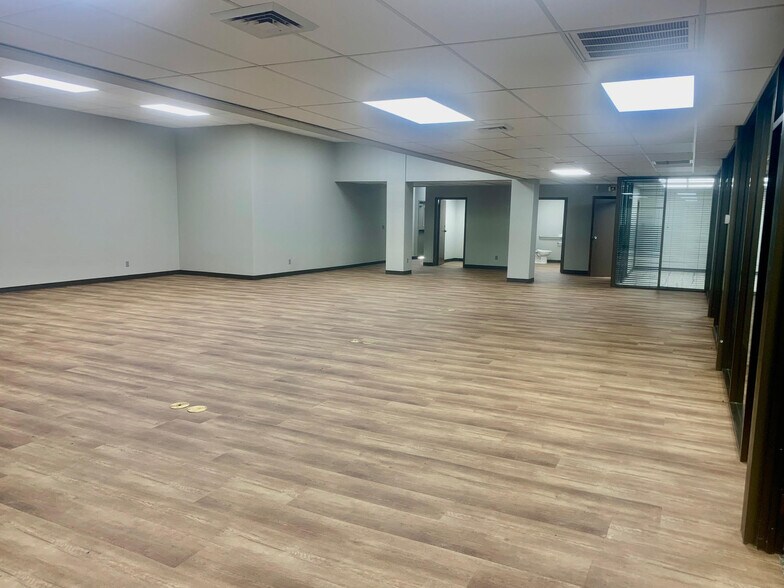 More Photos Of 2440 S High St, Longview Office For Lease