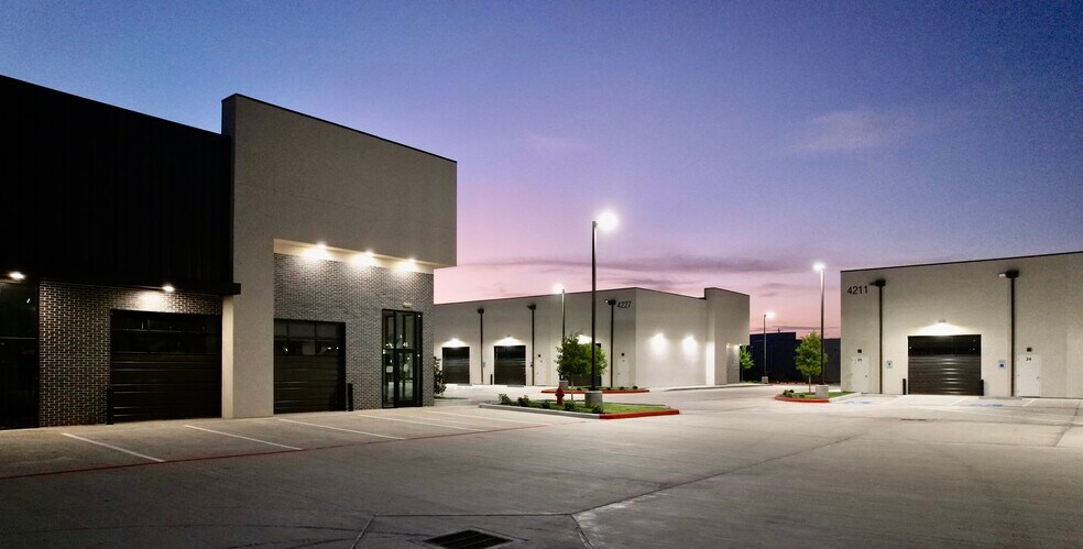 More Photos Of 4231 S Main St, Stafford Storefront Retail Office For Lease