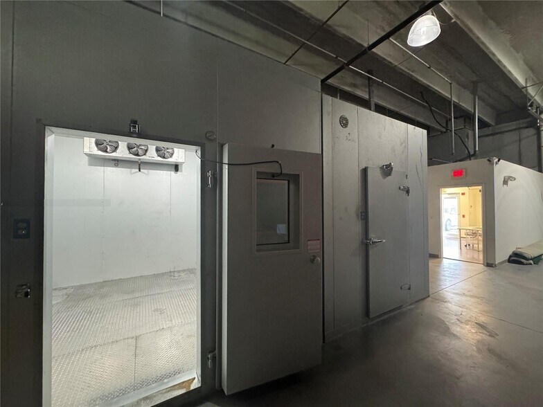 More Photos Of 2061 NW 112th Ave, Miami Light Distribution For Lease