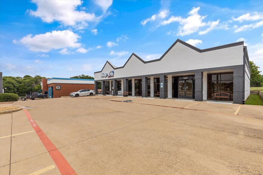 More Photos Of 4209 Colleyville Blvd, Colleyville Unknown For Lease