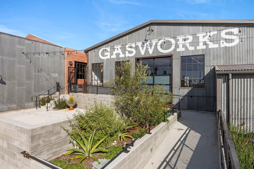 Primary Photo Of 1133-1199 E Thompson Blvd, Ventura Storefront For Lease