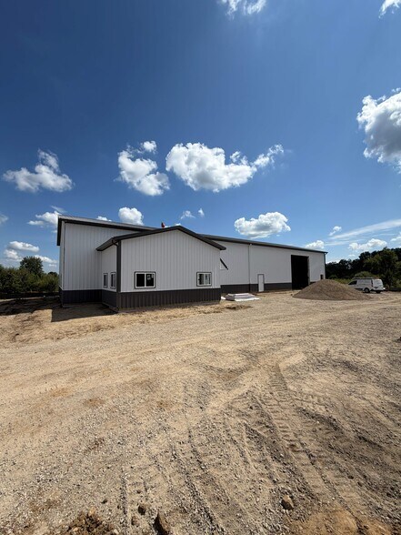 Primary Photo Of 3810 Drew Ave, Sandwich Light Manufacturing For Lease