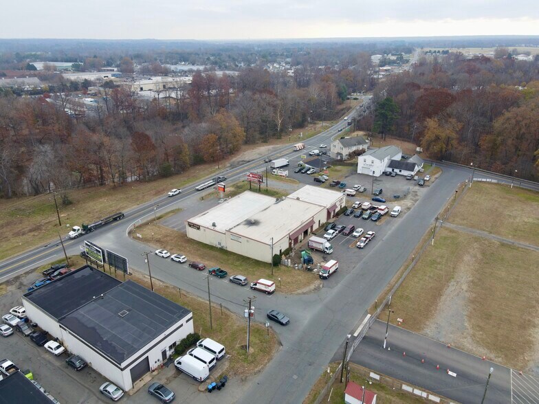 More Photos Of 1901 Dixon St, Fredericksburg Flex For Lease