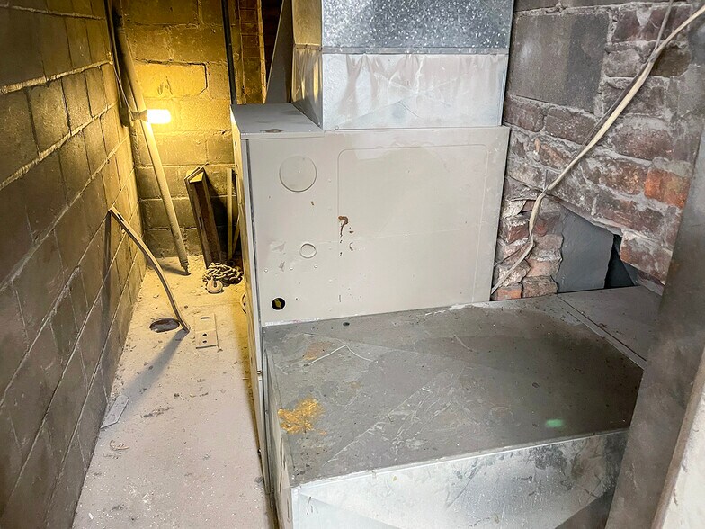 More Photos Of 459 Southgate Dr, Tomahawk Industrial For Sale
