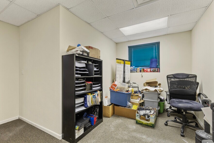 More Photos Of 2713 S Chicago Ave, South Milwaukee Office For Sale