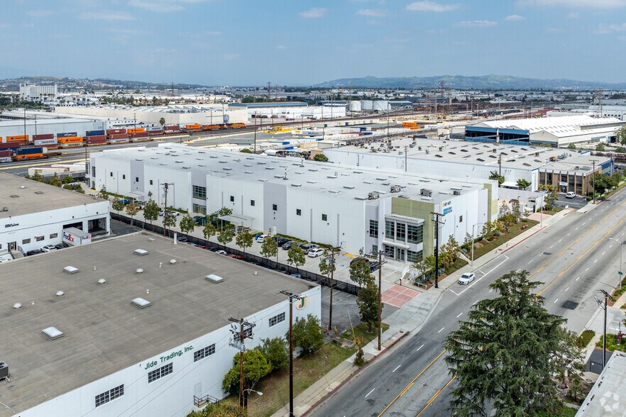 More Photos Of 6027 Bandini Blvd, Commerce Distribution For Lease