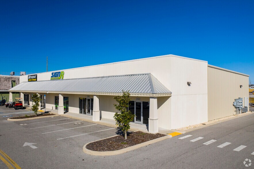 More Photos Of 12911-12921 N Nebraska Ave, Tampa Flex For Lease