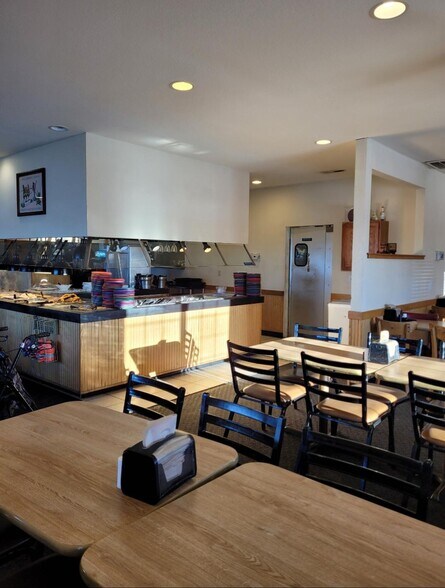 More Photos Of 1703 Oak St, Canton General Retail For Sale