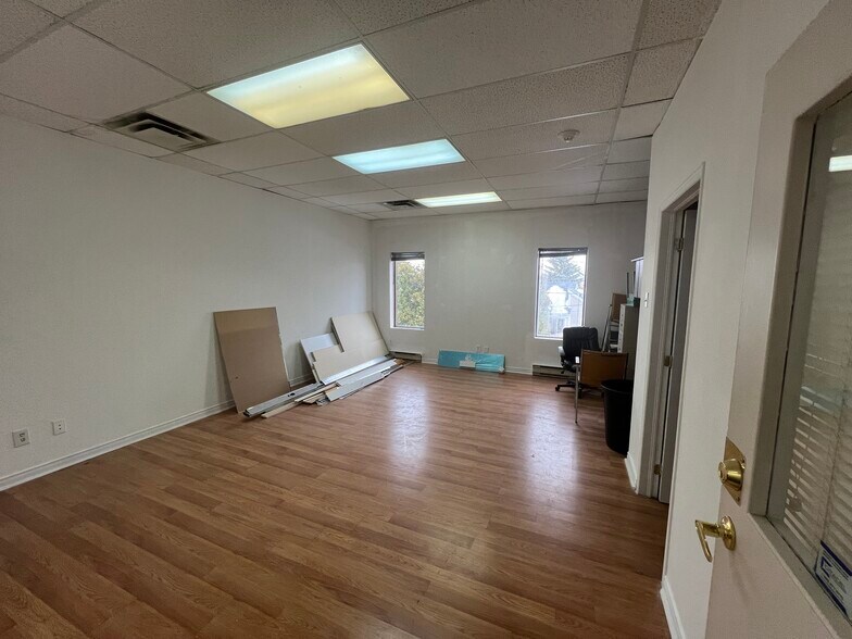 More Photos Of 4170 Grande Allée, Longueuil Office For Lease