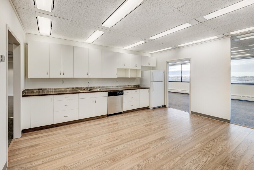 More Photos Of 222 58th Ave SW, Calgary Office For Sale
