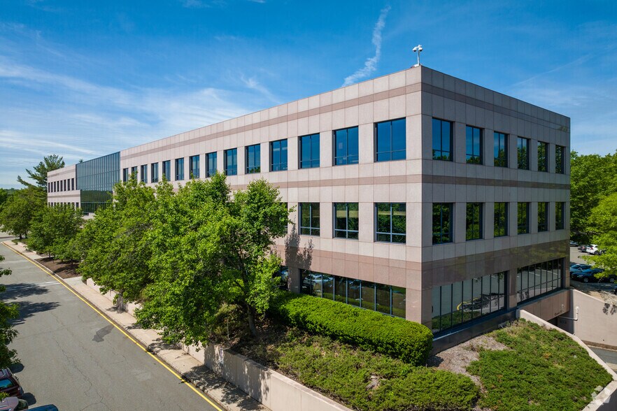 More Photos Of 3 Sylvan Way, Parsippany Office For Lease