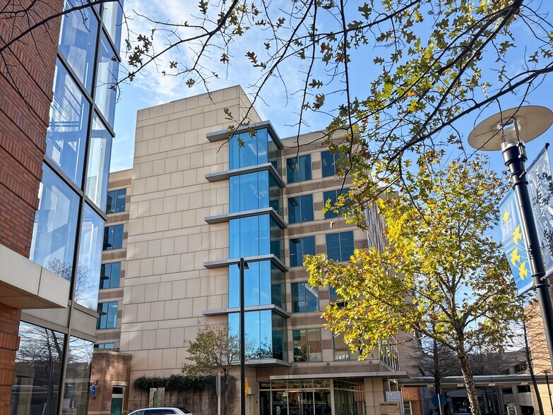 More Photos Of 21 Waterway Ave, The Woodlands Coworking Space