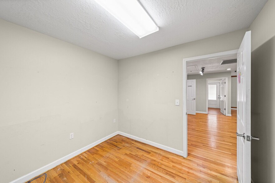 More Photos Of 125 Woodhaven Rd, North Wilkesboro Office For Sale