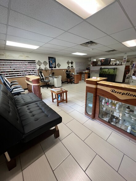 More Photos Of 939 N Hanover St, Pottstown Storefront For Sale