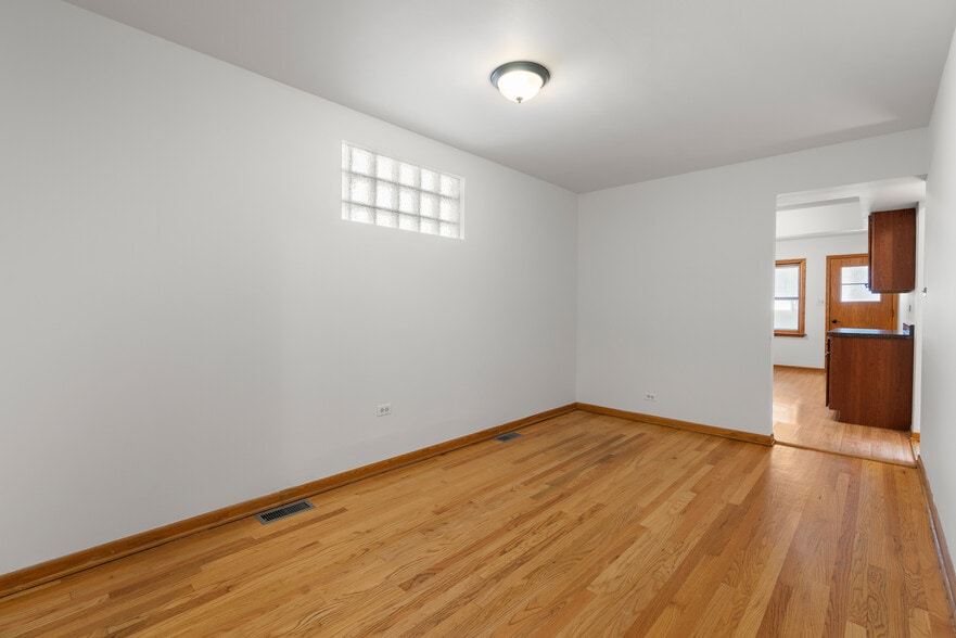 More Photos Of 6135 N Elston Ave, Chicago Office Residential For Sale