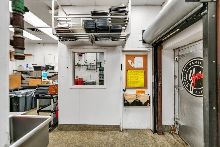 More Photos Of 1036 Volvo Pky, Chesapeake Freestanding For Sale