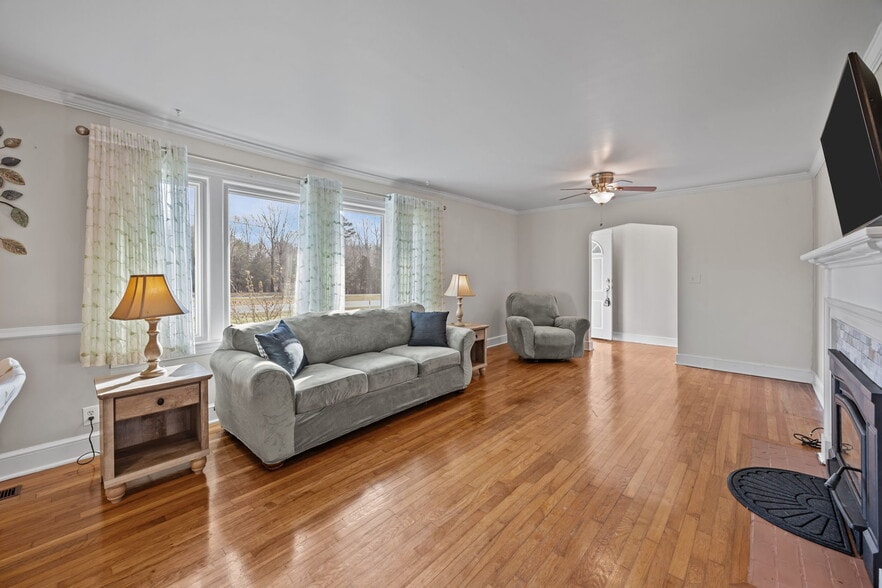 More Photos Of 10612 Durham Rd, Timberlake Flex For Sale