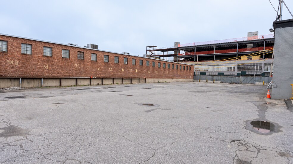 More Photos Of 273 Meserole Ave, Brooklyn Distribution For Lease