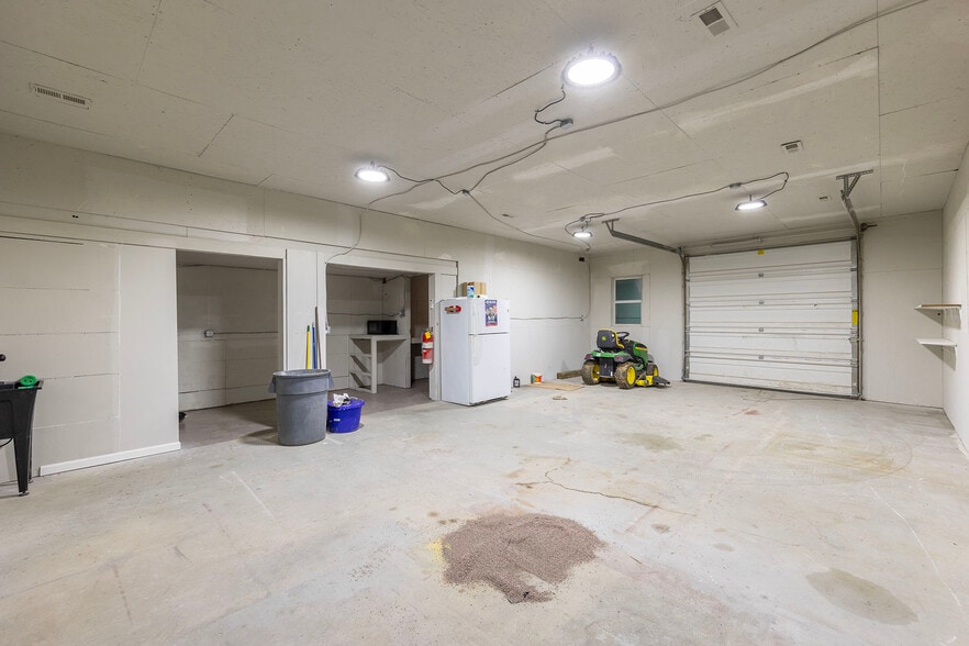 More Photos Of 12 A Cattlemans Ln, Berryville Warehouse For Lease