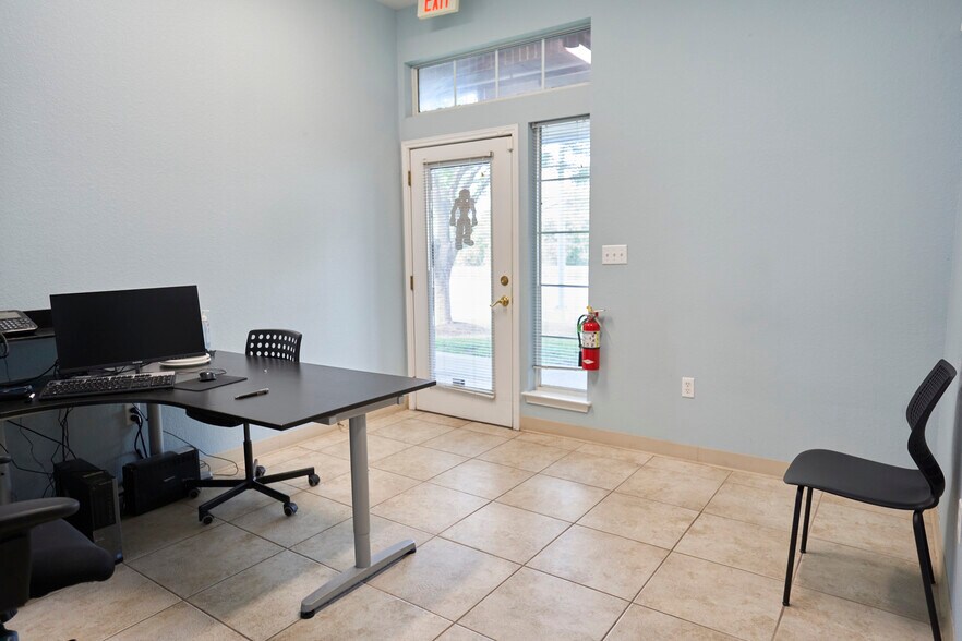 More Photos Of 1311 Chisholm Trail Rd, Round Rock Office For Lease