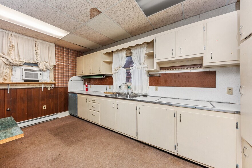 More Photos Of 301 N Main St, Georgetown Healthcare For Sale