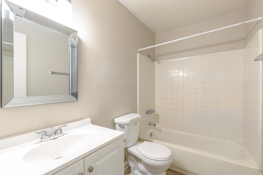 More Photos Of 2620 N 40th St, Phoenix Apartments For Sale