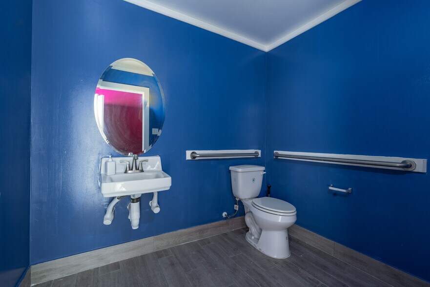 More Photos Of 801 Zillock Rd, San Benito Storefront For Sale