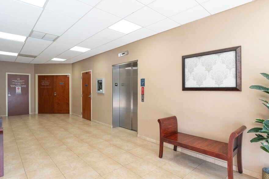 More Photos Of 12959 Palms West Dr, Loxahatchee Medical For Sale