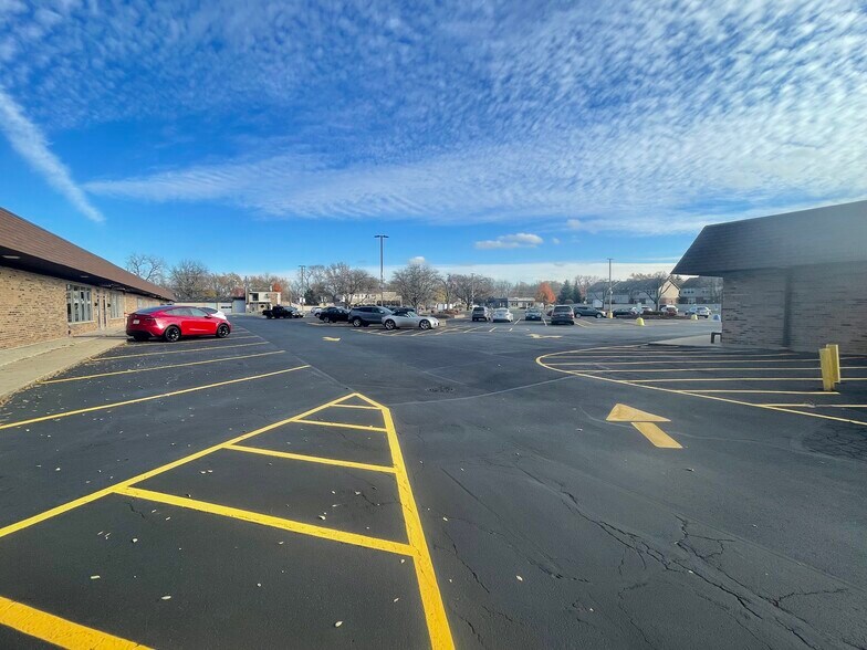 More Photos Of 17716 Oak Park Ave, Tinley Park Office For Sale