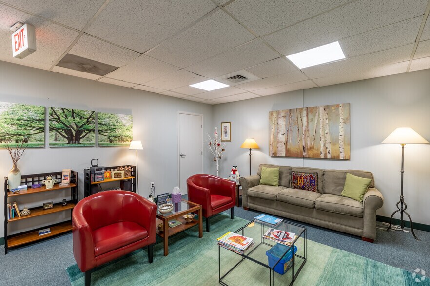 More Photos Of 83 East Ave, Norwalk Medical For Lease