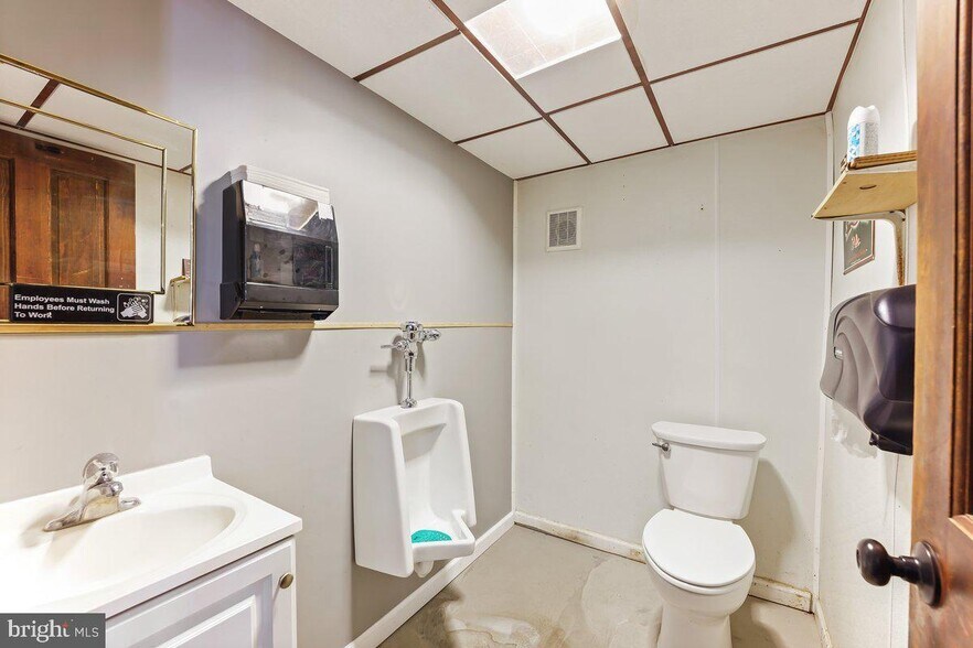 More Photos Of 2116 Old Route 100, Bechtelsville Restaurant For Sale
