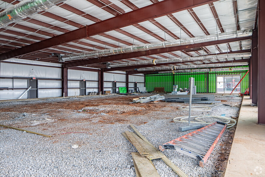 More Photos Of 1010 Memorial Pky N, Huntsville Storefront For Lease