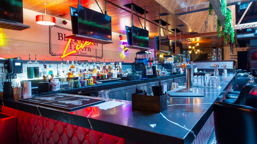 More Photos Of 455 W North Ave, Chicago Restaurant For Lease