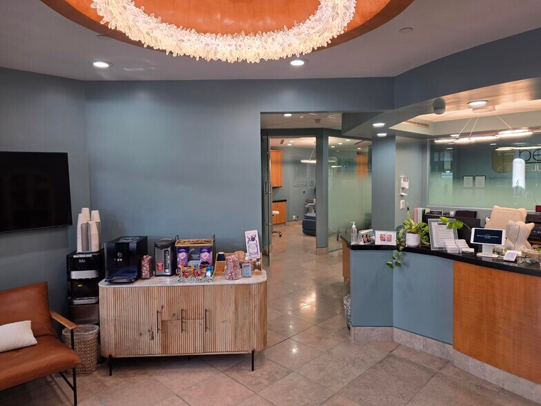 More Photos Of 2121 E Coast Hwy, Newport Beach Medical For Lease