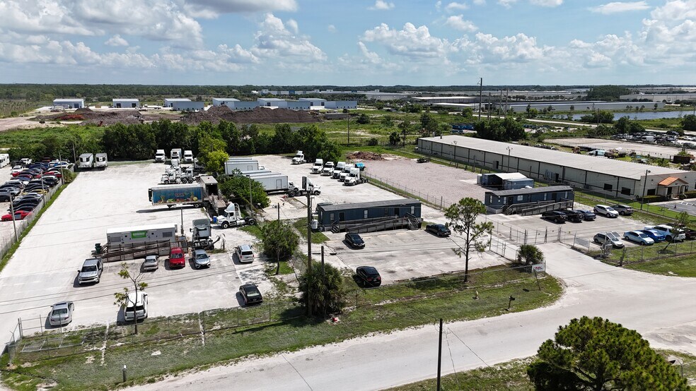 More Photos Of 8101 Mainline Pky, Fort Myers Warehouse For Lease
