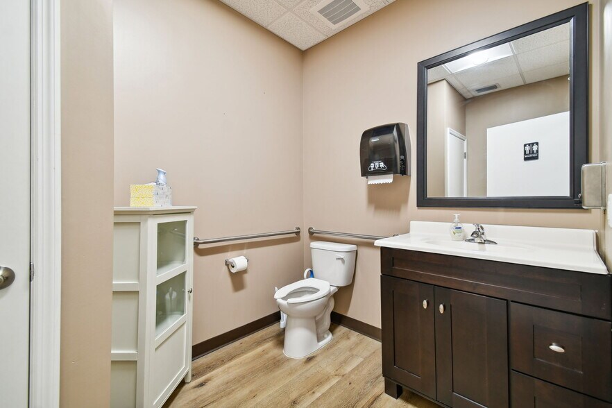 More Photos Of 6740 Crosswinds Dr, Saint Petersburg Coworking Space