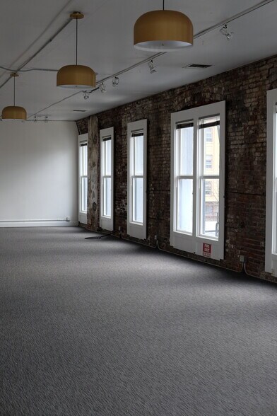 More Photos Of 330-338 SE Martin Luther King Jr Blvd, Portland Loft Creative Space For Lease