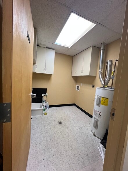 More Photos Of 1020 W Fulton St, Waupaca Freestanding For Lease