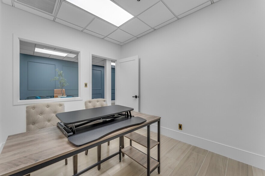 More Photos Of 7845 E Redfield Rd, Scottsdale Showroom For Lease