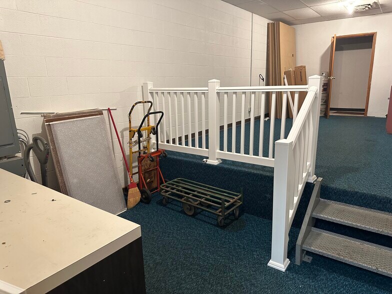 More Photos Of 1517 Winchester Ave, Ashland Storefront For Lease