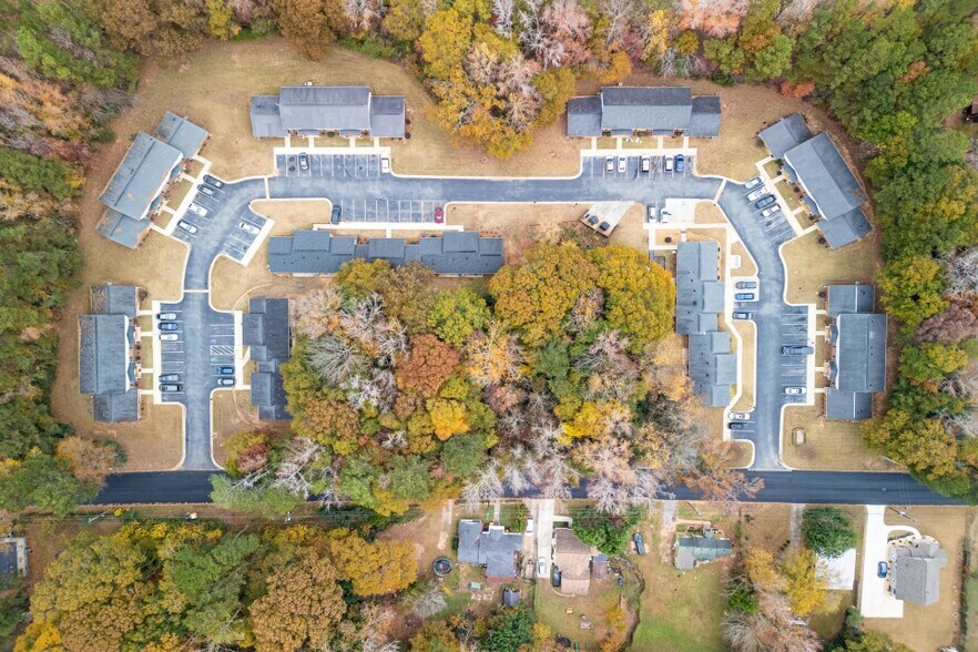 More Photos Of 82 Berry Dr, Newnan Apartments For Sale