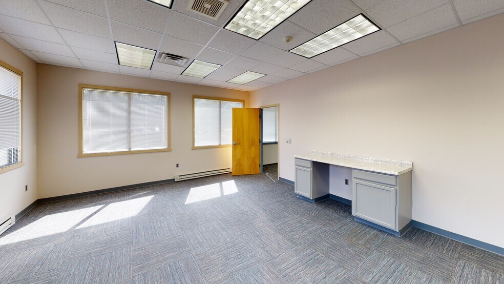 More Photos Of 3625 Quakerbridge Rd, Hamilton Medical For Lease