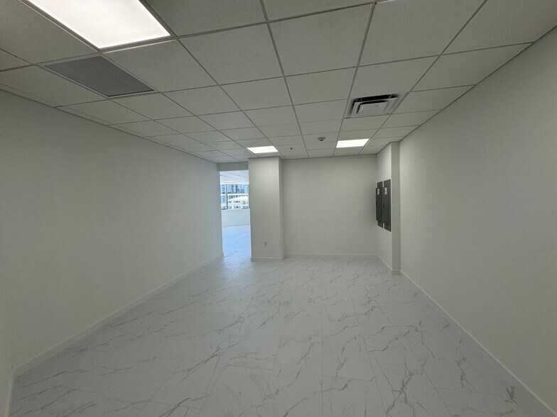 More Photos Of 2920 NE 207th St, Aventura Office Residential For Lease