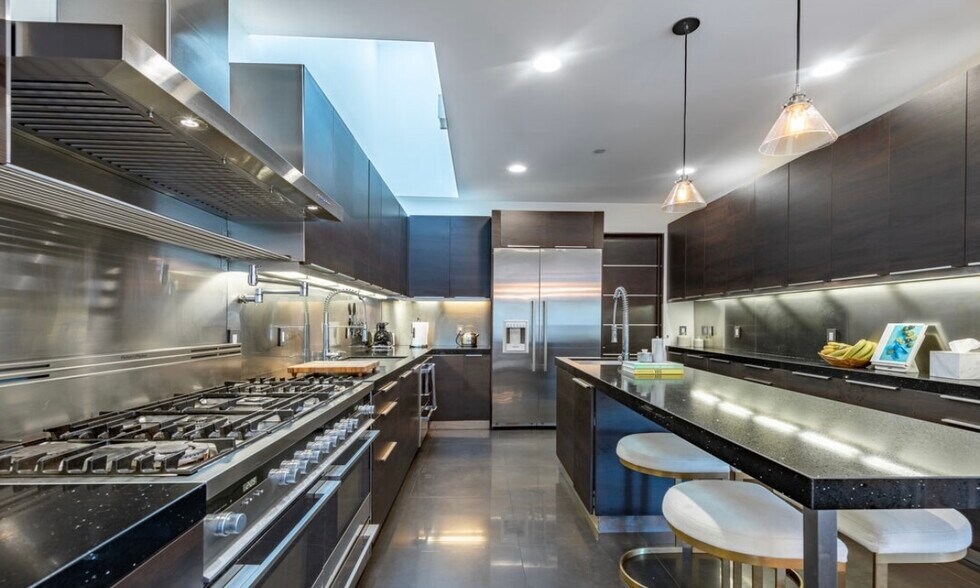 More Photos Of 12148 Travis St, Los Angeles Healthcare For Lease